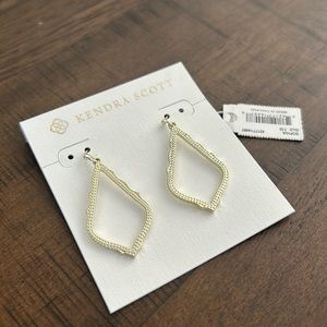 *NEW* Kendra Scott Sophia Drop Earrings in Gold